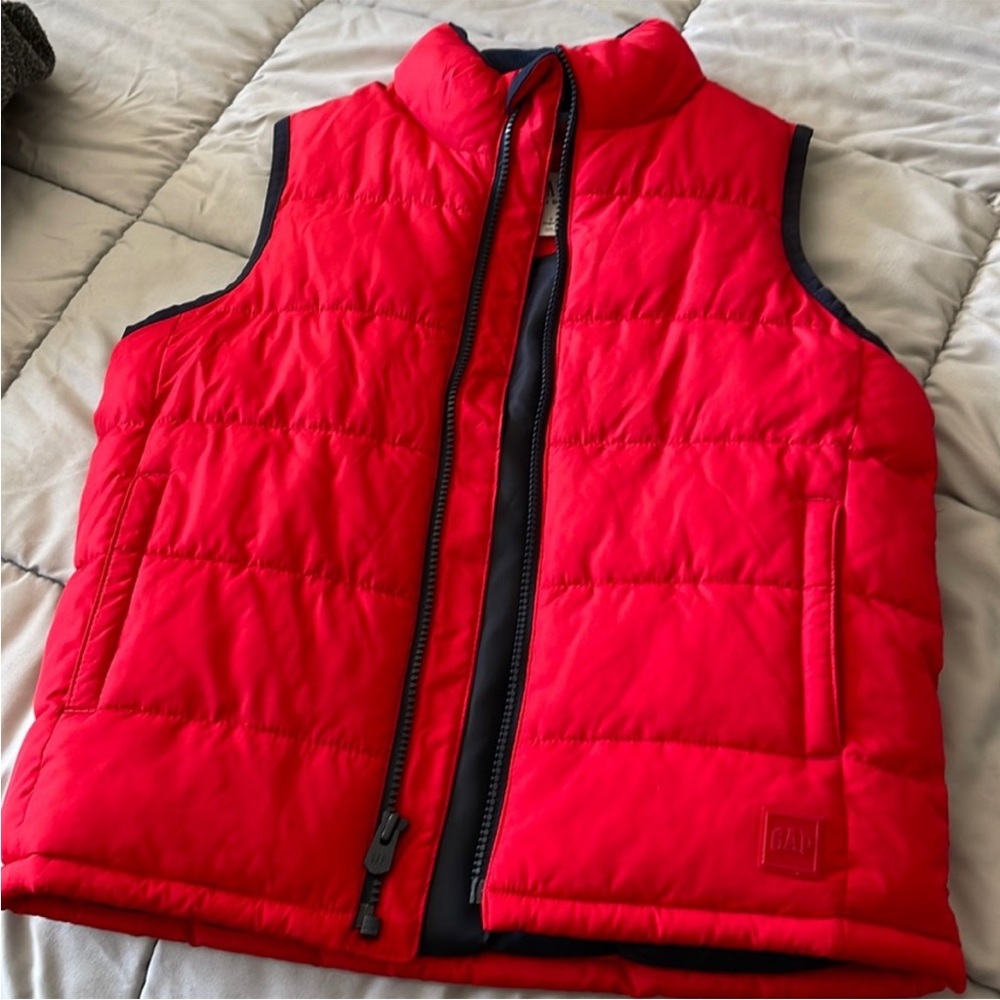 Boys GAP vest in Red Sz M